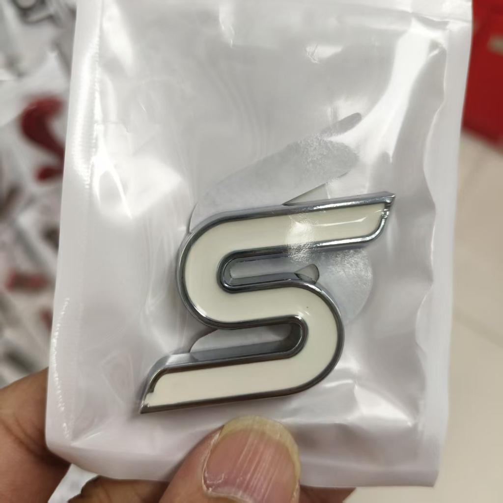 S letter personalized car labeling, three-dimensional decorative label for the hood and trunk, appearance modification accessories