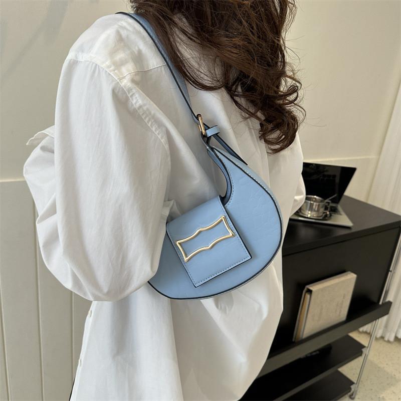 Versatile Fashion Pu Leather Crescent Bag With Zipper Ideal For Everyday Use