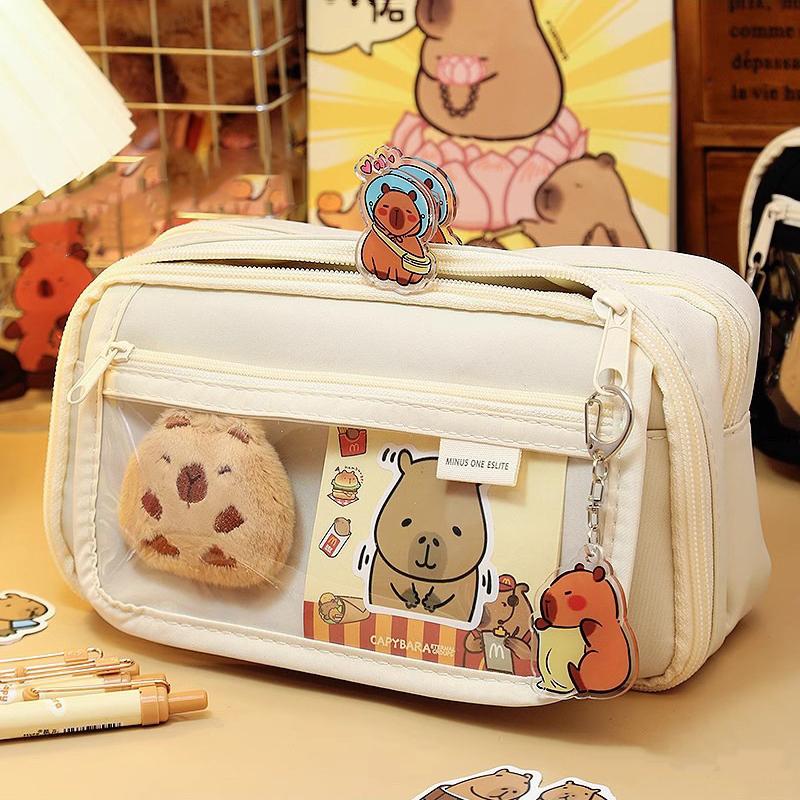 Большая вместительная сумка для карандашей Capybara Cartoon Candle Holder Bag с брошками, наклейками, зажимами, брелоками, детский пенал