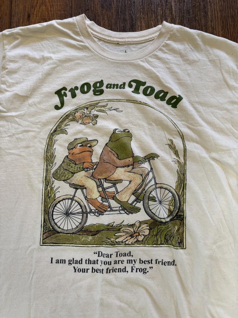 Men's Frog and Toad T-Shirt White Cartoon L Spell-Out 70s Folk Art Eclectic Bike
