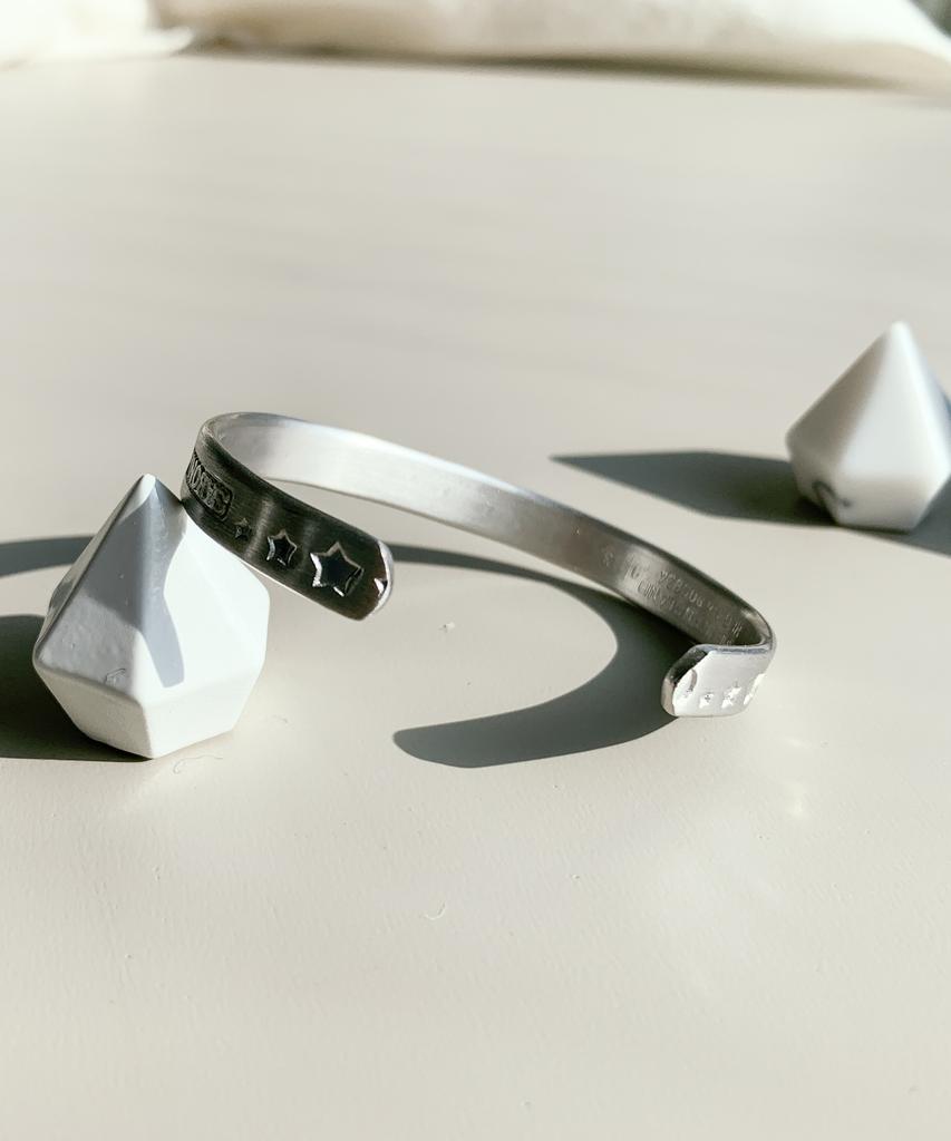 Sabona London F-Bwg7 Matte White Gold Celeste Bangle Bracelet Limited Edition