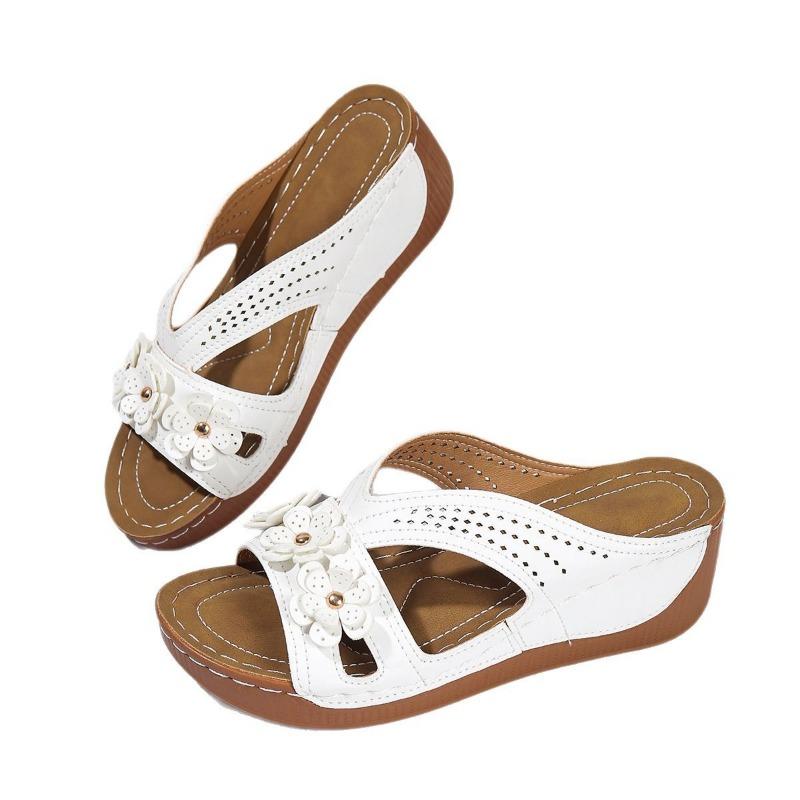 Большой размер новые шлепанцы на танкетке с полым цветком женские шлепанцы с открытым носком