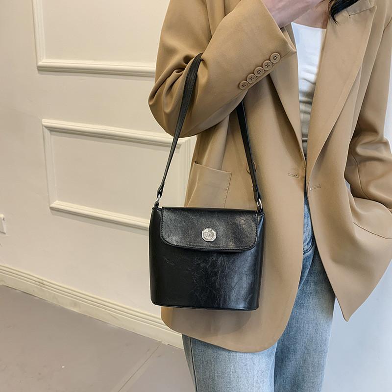 Stylish New Texture Handheld Shoulder Bag 2024 French Bag Women's Trendy Bucket Crossbody Bag