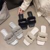 Модные Элегантные Открытые Носки Повседневные Плоские Пушистые Тапочки для Женщин Осень 2025 Новая Мода Квадратный Носок Универсальные Удобные Плюшевые Шлепанцы