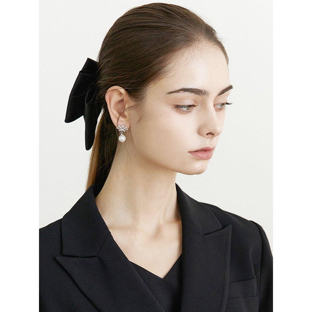 Blanche Cubic Pearl Earrings Jb-21-004E