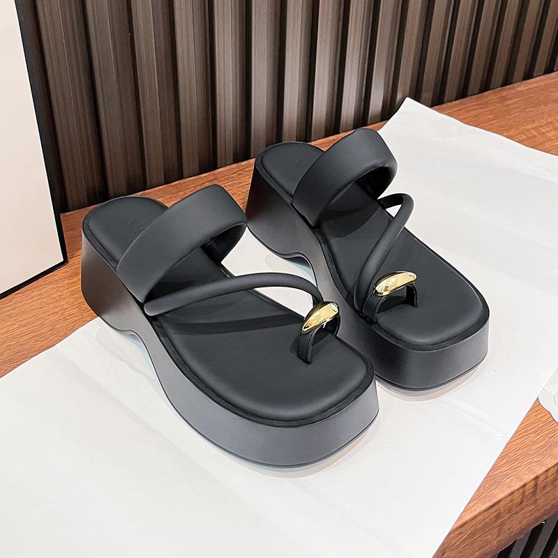 Женские шлепанцы на платформе, весенне-летняя новая модель, увеличивающая рост, на маффиновой подошве, летние шлепанцы с перемычкой для пальцев, универсальные пляжные сандалии