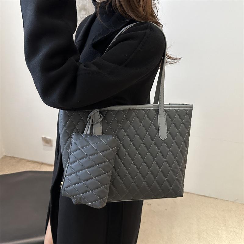 2025 новая повседневная простая наплечная сумка-подмышка для поездок на работу, большая вместимость, зарубежный стиль, ромбовидная вышивка нитью, женская сумка, большая сумка-тоут