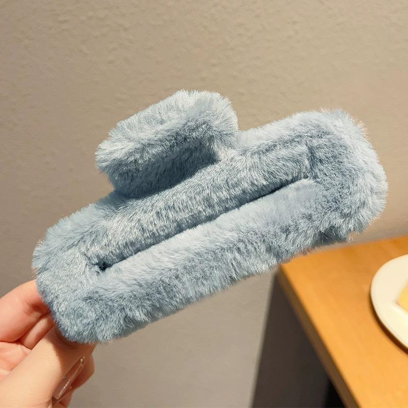 Large Plush Claw Clip for Women - Autumn/Winter 2023 Furry Hair Accessory, Square Shark Design, High-End Headwear