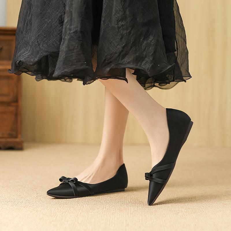 Huiliya 2025 весна новая маленькая ароматная обувь на плоской подошве с острым носом и бантом D835-2