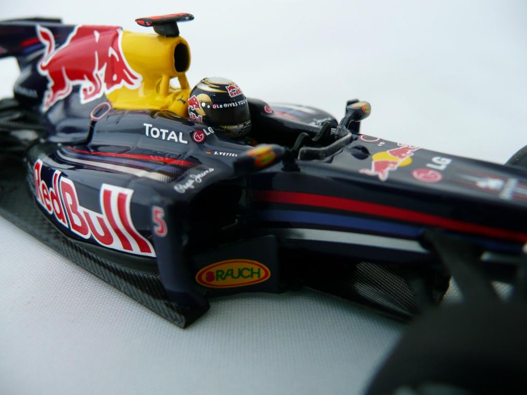 F1 2010 Red Bull Racing Renault RB6 Себастьян Феттель 1/43