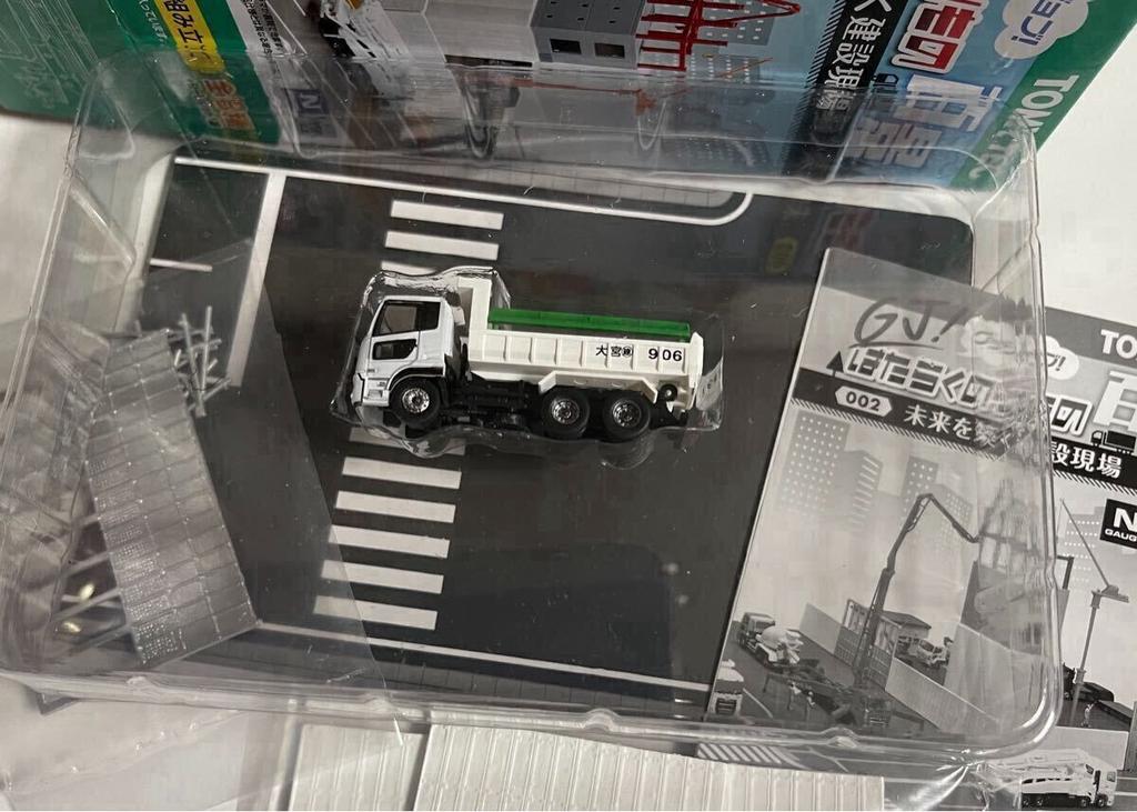 TOMYTEC 100 Scenes of Working Vehicles 2nd Construction Site Building the Future UD Trucks Quon Dump Truck GJ! 002, Series
