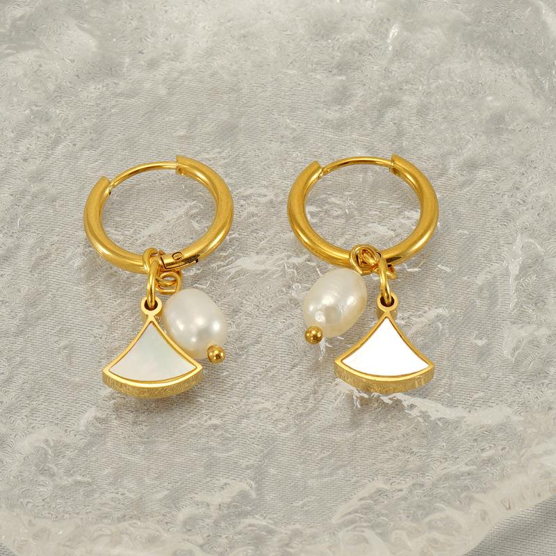 New European and American style stainless steel pearl earrings, versatile and stylish, with a unique fan-shaped design, made of titanium steel for