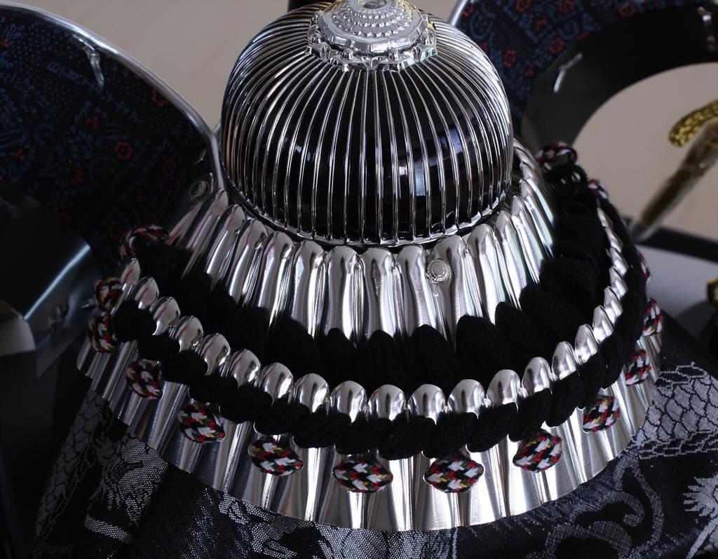 Майская кукла Шлем в футляре Украшение Шлем Уэсуги Кэнсина Ширина 48 x Глубина 32 x Высота Шестиугольный Лакированный черный Стеклянный футляр G2601BZ 47,5 см