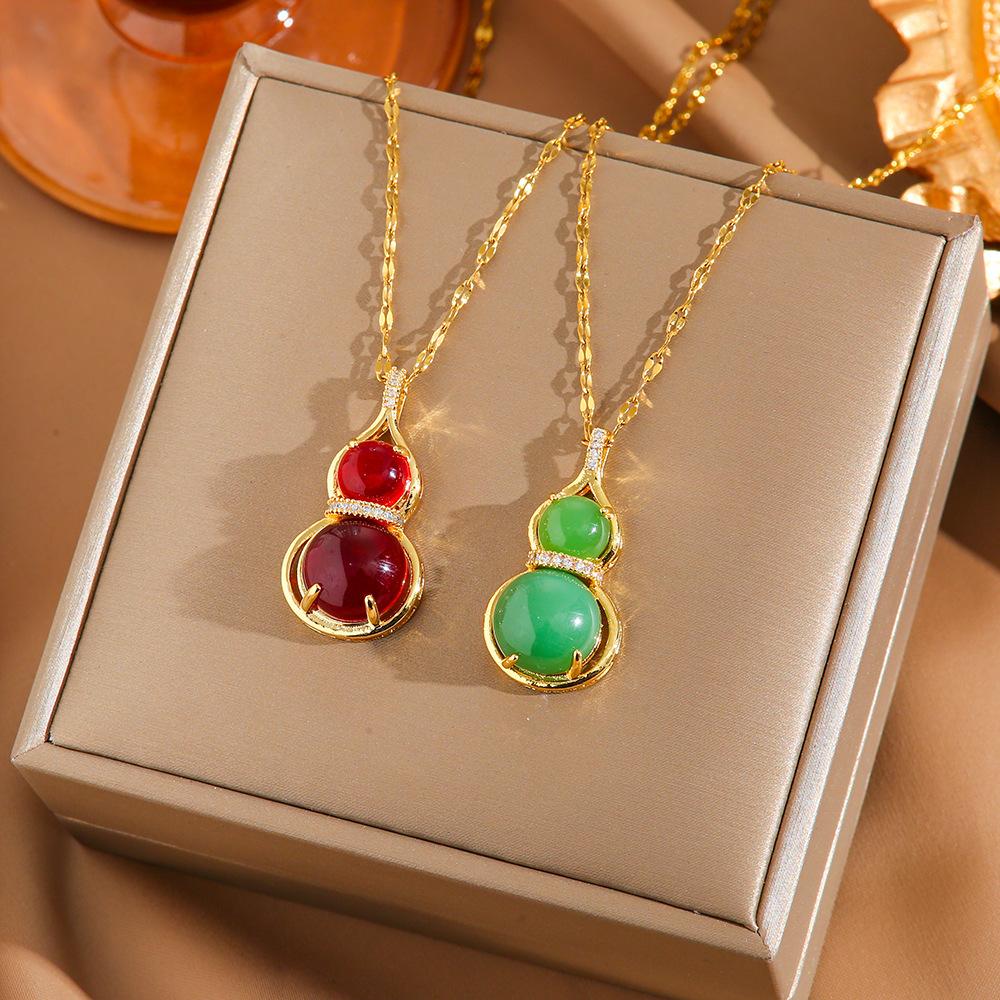 Luxury Diamond Inlaid Jade Gourd Pendant Necklace Elegant Women Choker For Good Fortune