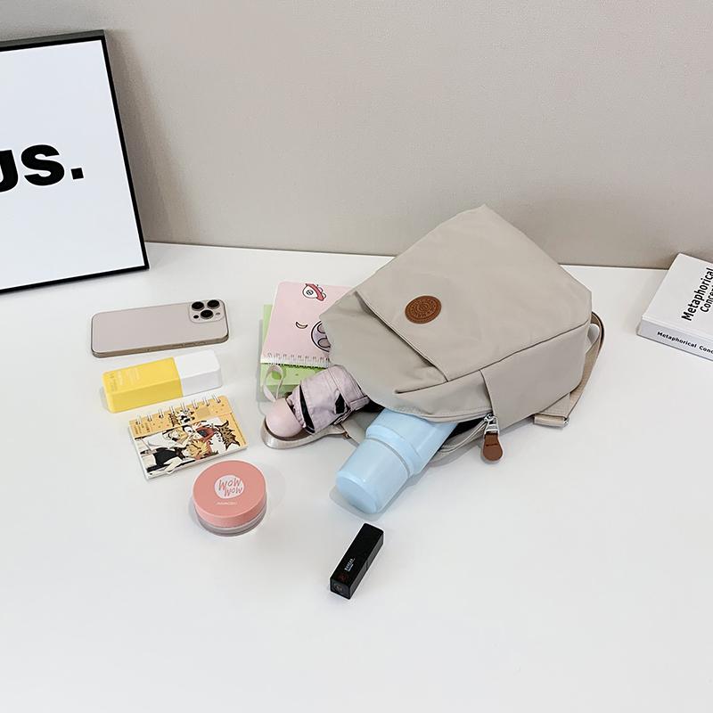 Large Capacity Backpack Women's Lightweight Commuter Travel Backpack Student Schoolbag