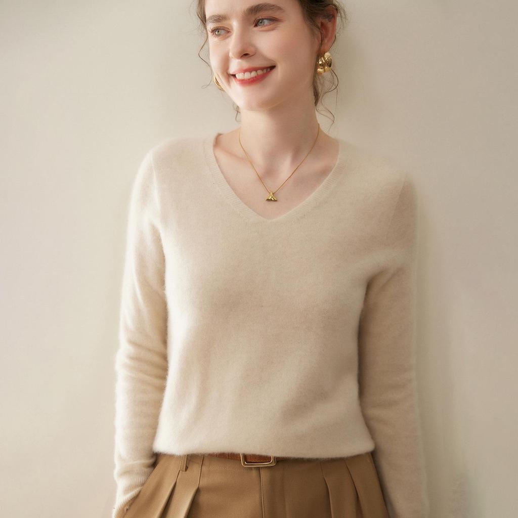 2025 Autumn/Winter Women's V-Neck Seamless Cashmere Sweater: Versatile Knitted One-Piece Pullover Base Layer