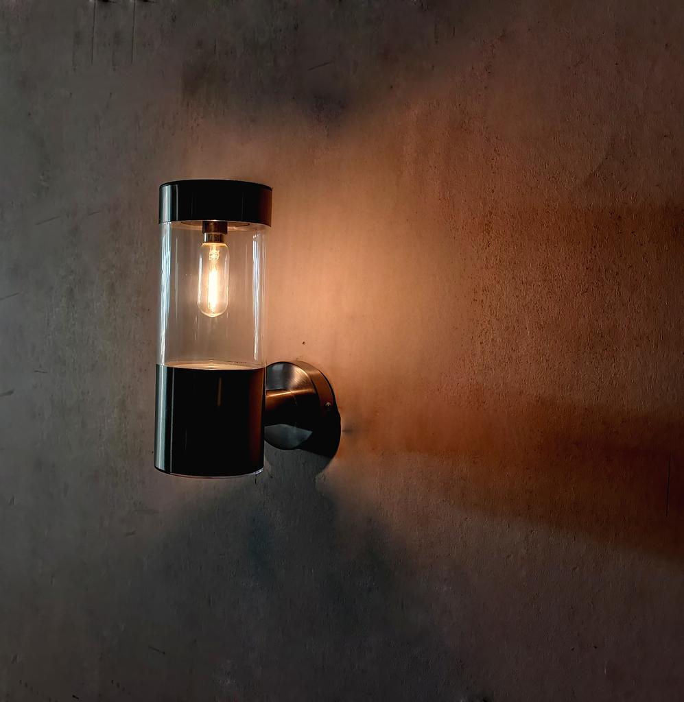 Stainless Steel Solar Garden Wall Lights with Replaceable LED Filament Bulb Eco-Friendly IP54 Rated