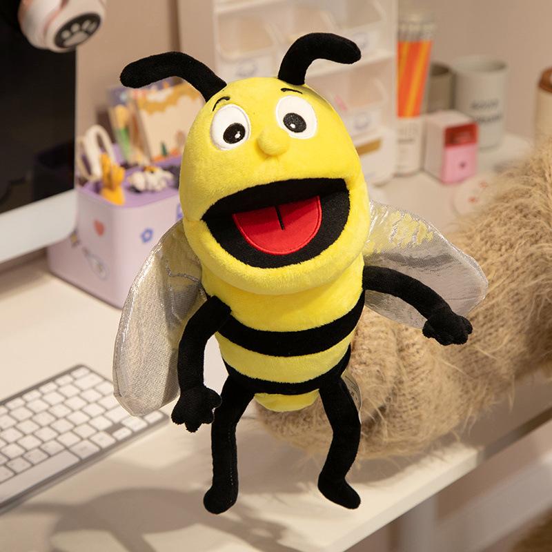 Realistic Insect Hand Puppet Toys Butterfly Bee Cartoon Animal Finger Puppet Ventriloquist Performance Prop Plush Toy Gift