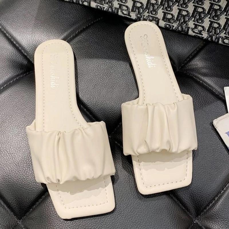 Женские плоские шлепанцы, лето 2024, стильные сандалии с квадратной головкой и складками для женщин, повседневные шлепанцы, однотонная обувь, мода