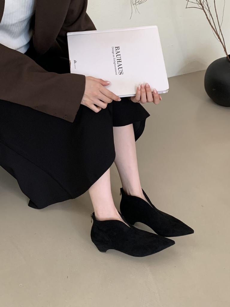 2025 Autumn and Winter New Pointed U-mouth Suede Medium Heel Short Boots Women's Sexy Commuter Short Boots Fashion Boots Women