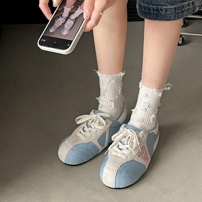 Модная Ретро Повседневная Обувь на Плоской Подошве с Мелким Вырезом для Женщин 2025 Новая Весенняя Мягкая Подошва Удобная Шнуровка Нескользящие Модные Кроссовки
