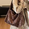 Осень 2025 новая ретро большая сумка-тоут с леопардовым принтом, на плечо, модная, для работы, универсальная, легкая сумка-мессенджер