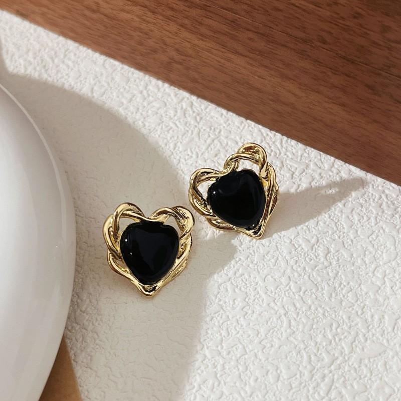 Серьги-гвоздики в форме сердца из белой, красной и черной эмали для женщин, сладкие украшения для вечеринки, винтажные скрученные полые металлические милые серьги в подарок