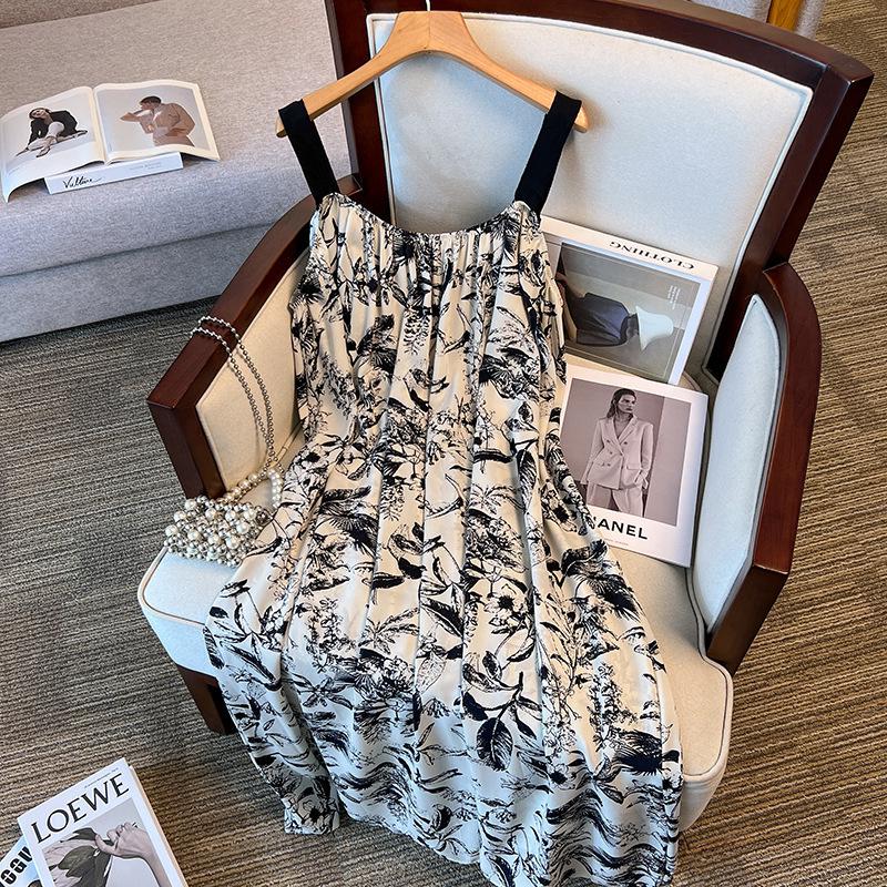 Элегантное летнее платье-двойка с цветочным принтом для полных женщин - Утягивающий комплект с майкой для фигуры "груша"