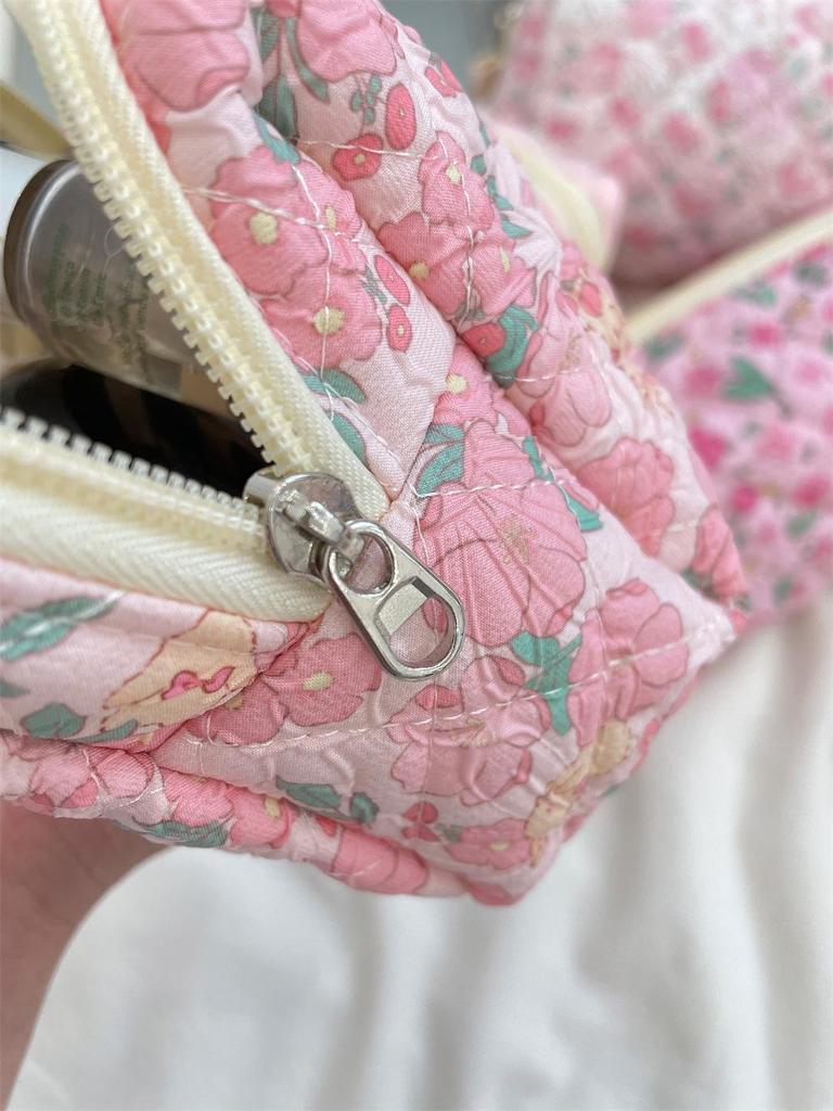 Fresh Quilted Girls' Cosmetic Bag: Large Capacity, Cute Storage, Zippered Pencil Case