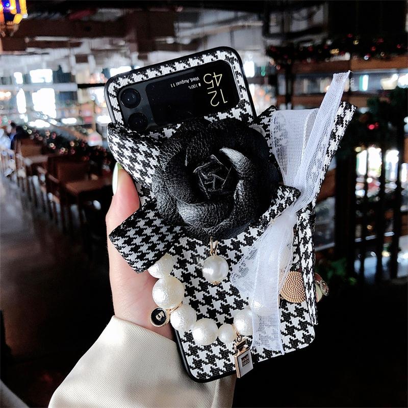 Chic And Elegant Leather Camellia Phone Case For Samsung Galaxy Z Flip 3 Z Flip 4 With Portable Pearl Bracelet Cover Women Girl