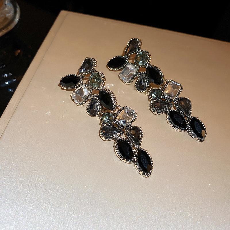 Изысканные серьги-кисточки из циркона: Блестящий, Универсальный, Минималистичный Дизайн с Привлекательностью Легкой Роскоши.