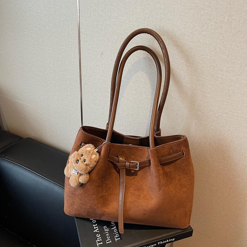 Ретро сумка женская большой вместимости 2025 новая осенне-зимняя универсальная на плечо подмышку повседневная рабочая сумка-тоут для поездок