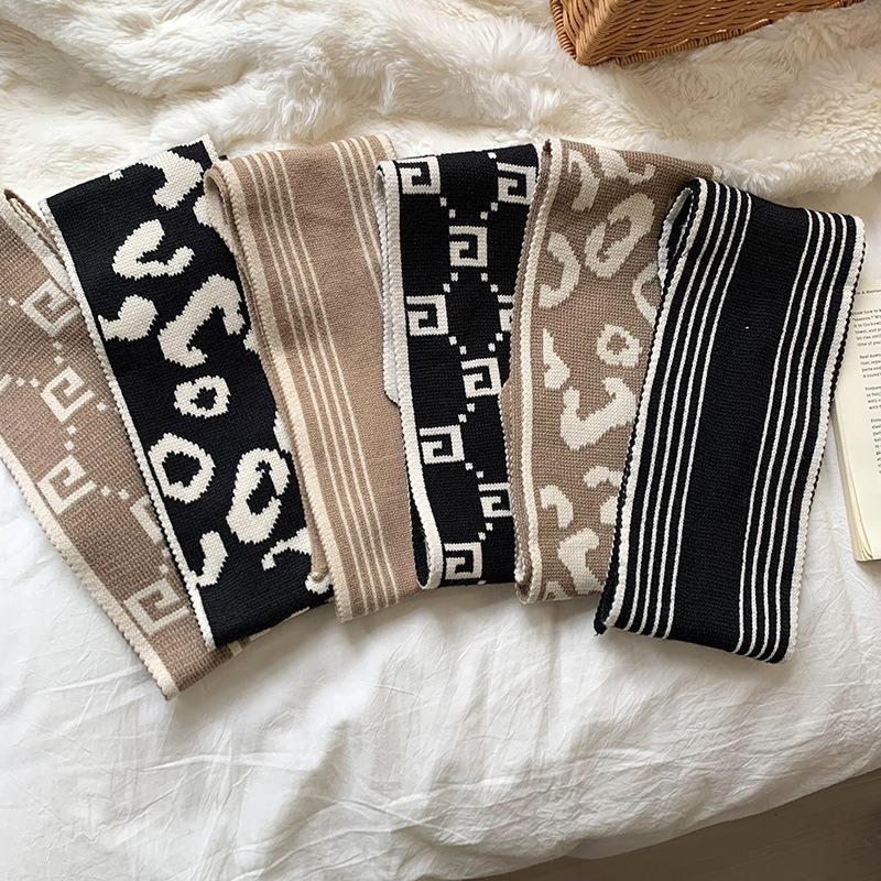 Scarf Women's Winter New Black and White Classic Striped Versatile Lazy Neck Protection Decorative Temperament Scarf Scarf