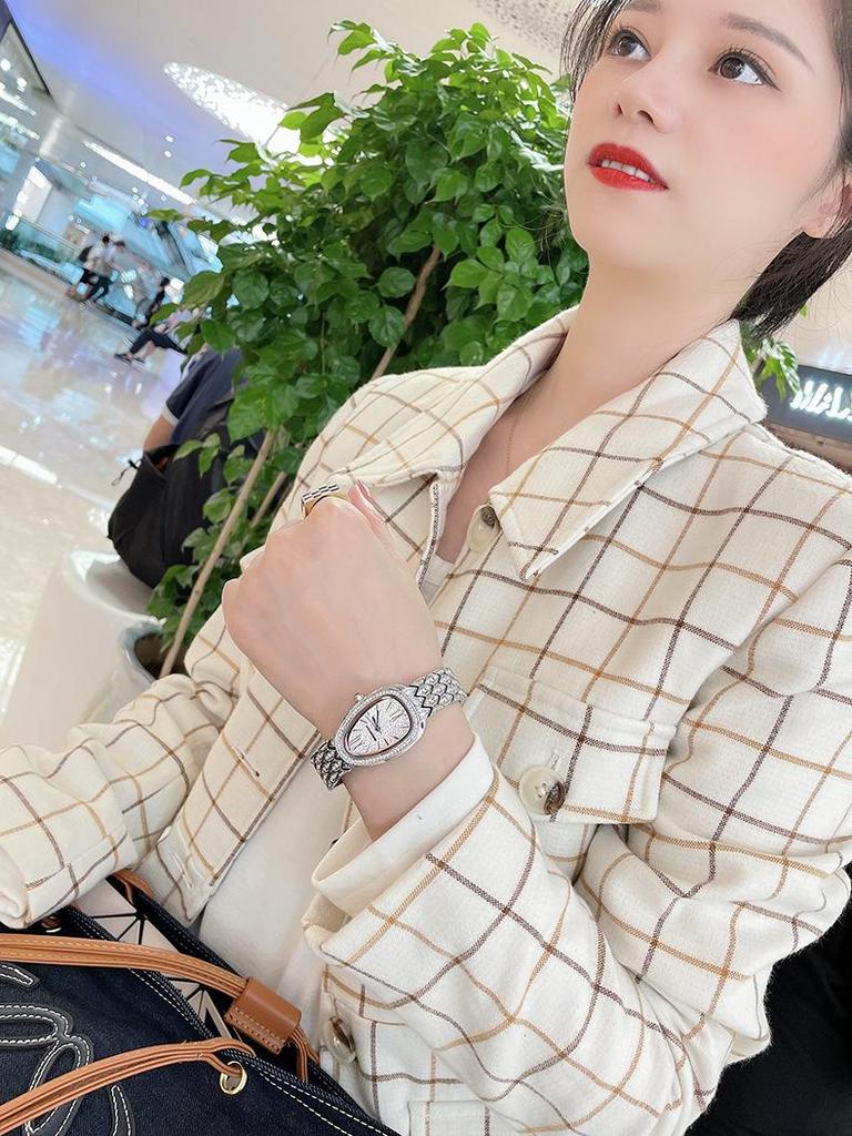 Элегантные женские кварцевые часы в форме змеи со звездным циферблатом - Роскошный водонепроницаемый браслет с бриллиантами от нишевого бренда Light Fashion.