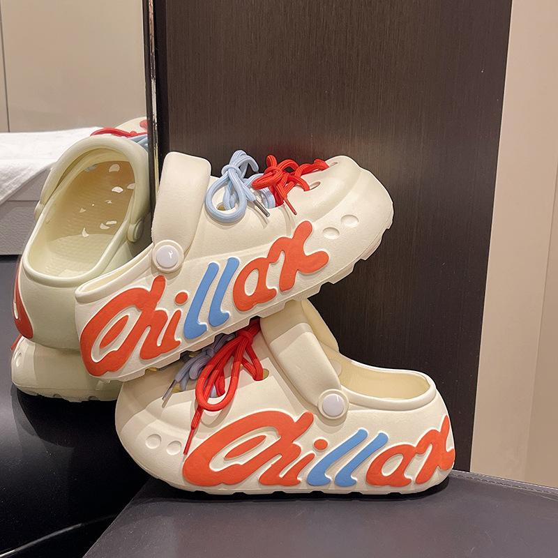 Мультяшные шлепанцы с отверстиями для букв, женская летняя обувь, весна 2025, новые приморские шлепанцы на толстой подошве, прохладные