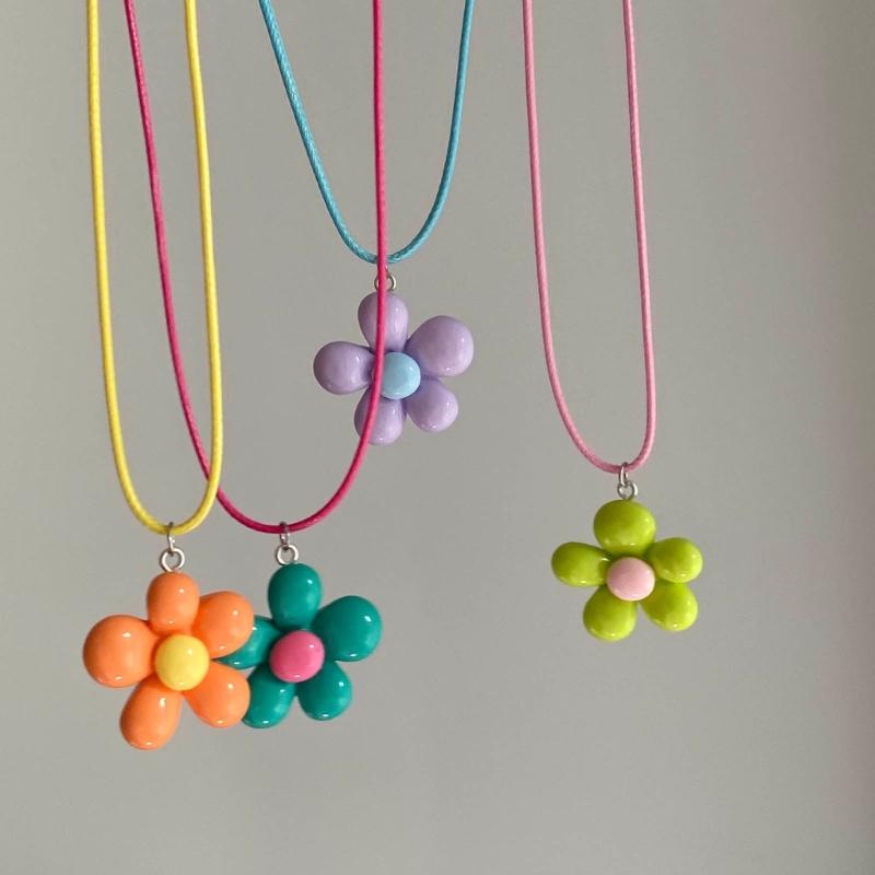 Cute Flower Necklace Colorful Pendant Necklace Romance Neck Jewelry Acrylic Material Gift for Girls and Youthful Women