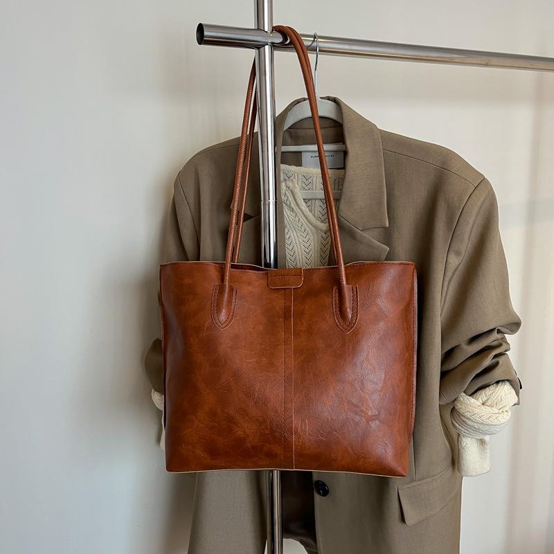 2025 New Retro Textured Women's Versatile Tote Bag - Large Capacity Shoulder Bag for Class and Commuting