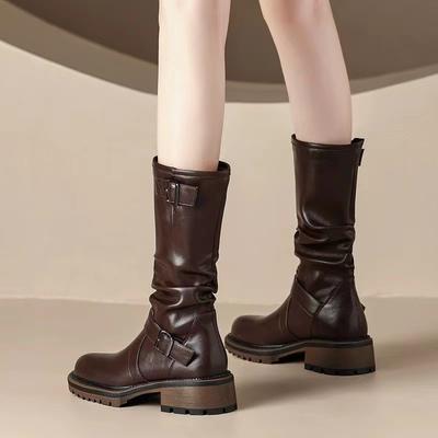 Сапоги средней высоты с пряжкой на ремне в британском стиле, осень-зима 2024 года, новые ботинки Martin с круглым носком и толстым каблуком, женские рыцарские сапоги в стиле вестерн