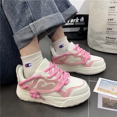 Маленькие белые туфли женские 2025 весна новые популярные универсальные нишевые оригинальные туфли на платформе женские повседневные спортивные кеды прилив