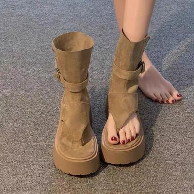 Маленькие толстоподошвенные сандалии-римлянки с перемычкой для пальца женские 2025 лето новая мода высококлассные небольшие увеличивающие рост крутые ботинки