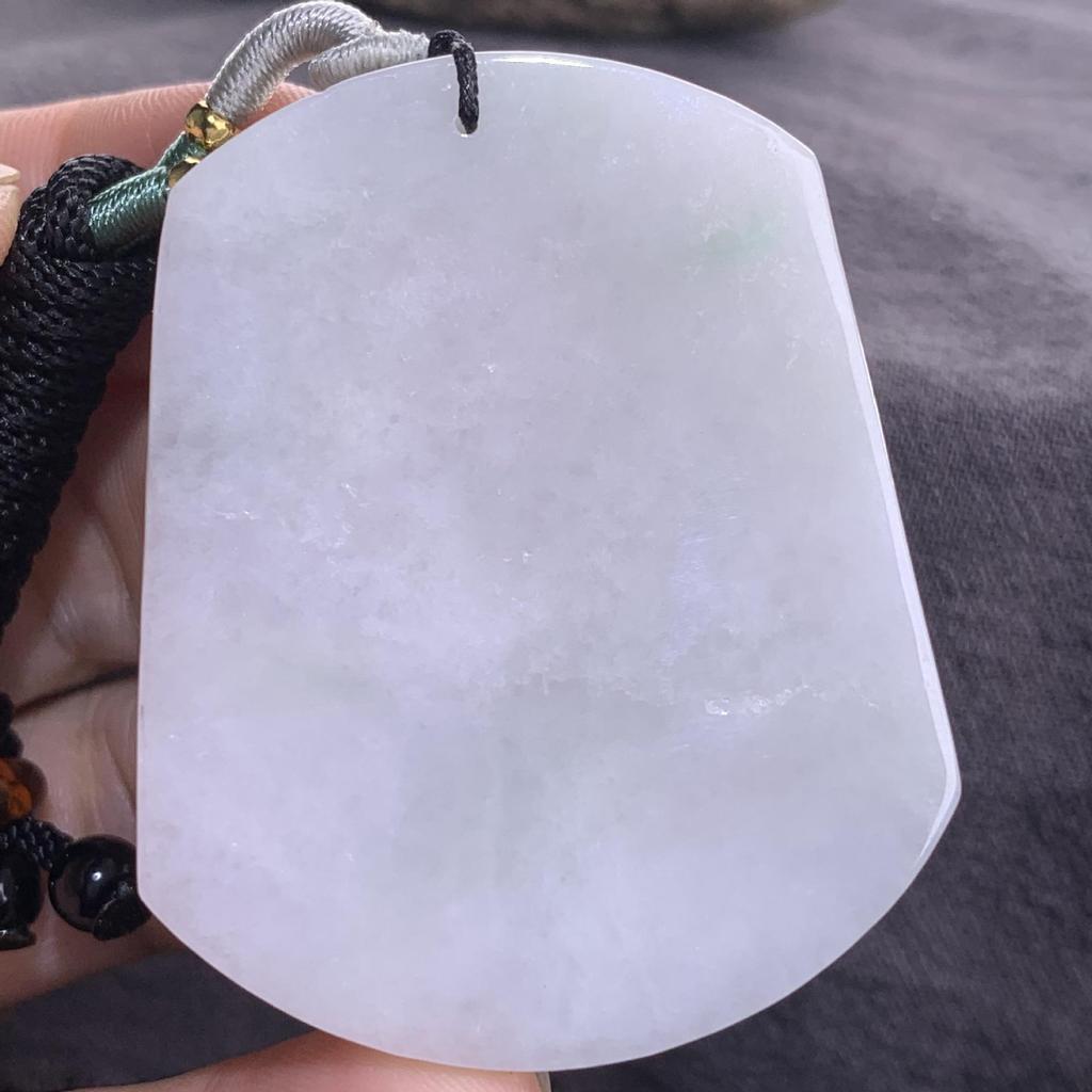 Подвеска из натурального бирманского жадеита класса А с фигурками лисы, тигра, цилиня и бодхисаттвы