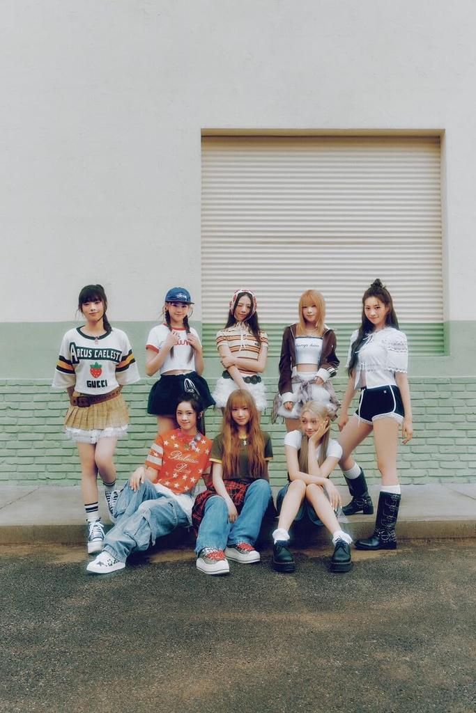 UNIS Curious 1st Single Album with Tracking Universe Ticket (Photobook NEW-Z Version)