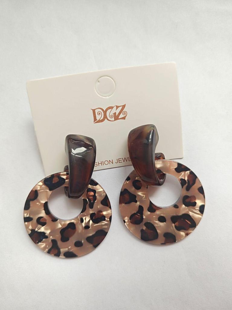 2025 Осень/Зима Женские Высококлассные Простые Серьги: Универсальный дизайн с системой цветов Майяра