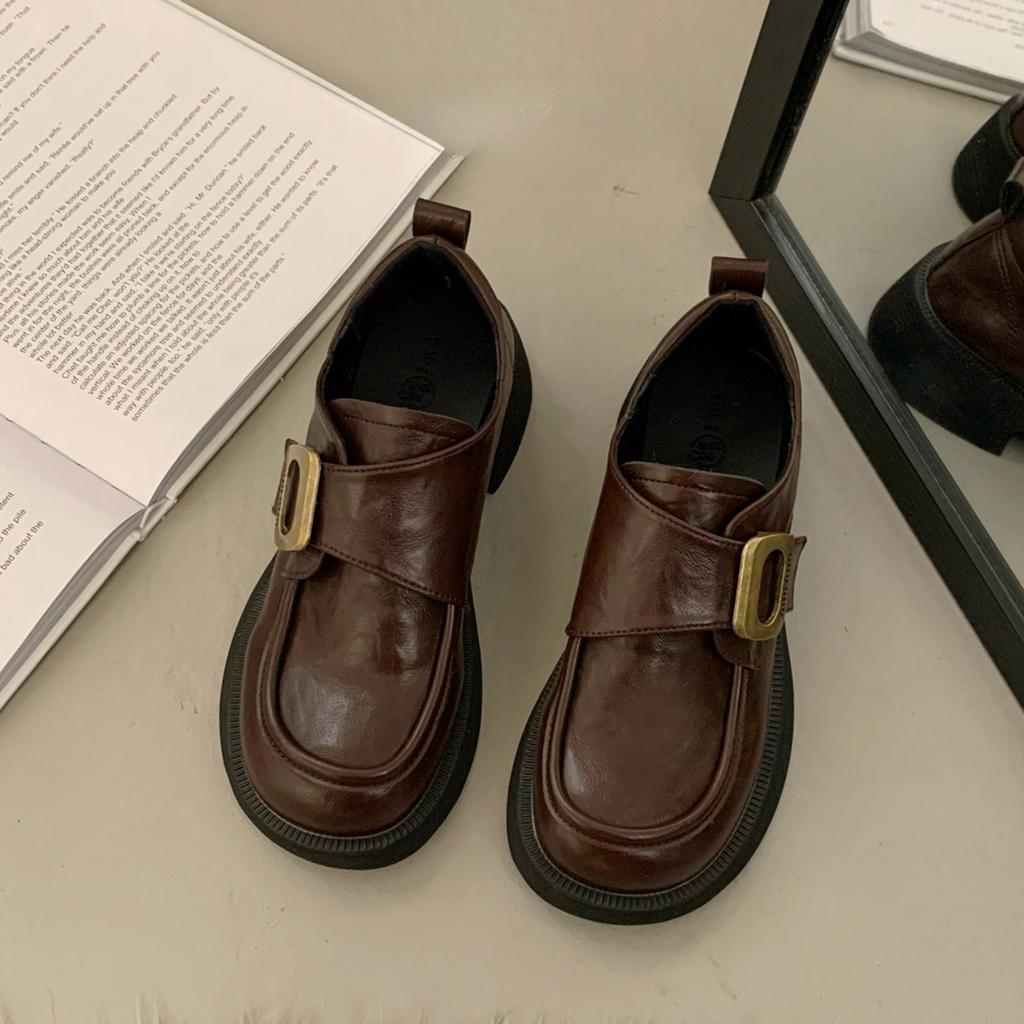 Маленькие кожаные туфли женские 2025 новая осень и зима ретро британский стиль черные jk одинарные туфли универсальные для работы мягкая подошва лоферы