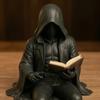 Статуя Мужчины в Мантии Читающего Готический Мистический Читающий Фигурка Фэнтези Черная Мантия Сидящая Скульптура для Хэллоуина Полки Книжной Стола Декор