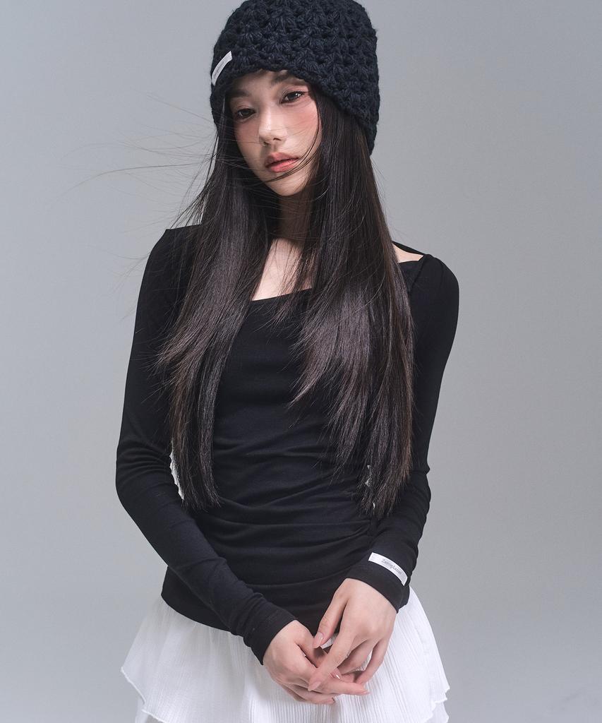ZEROPLANET Chloe Asymmetrical Sleeve Top [Black]