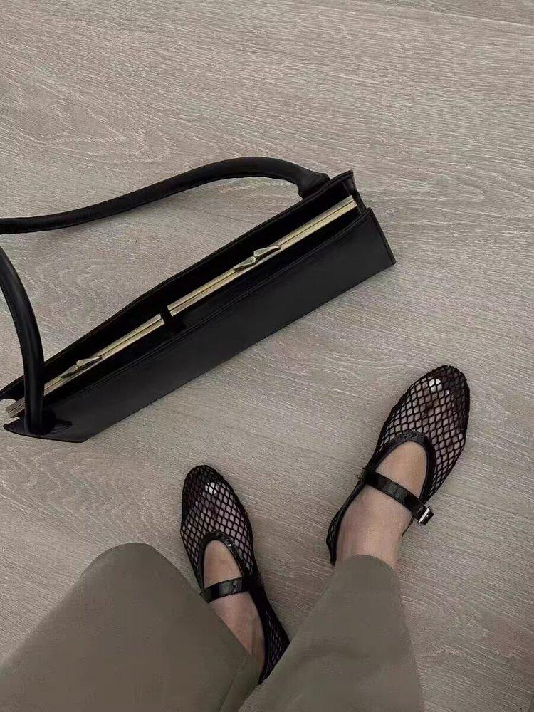 2024 Summer Women's Fashion Metal Buckle Flat Sandals - Versatile European & American Style.