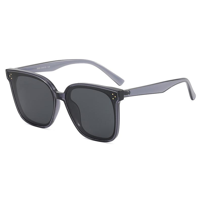 Sunglasses Of The Same Style, High-End Rivet Sunglasses, Female Hipster Driving Street Shooting Glasses