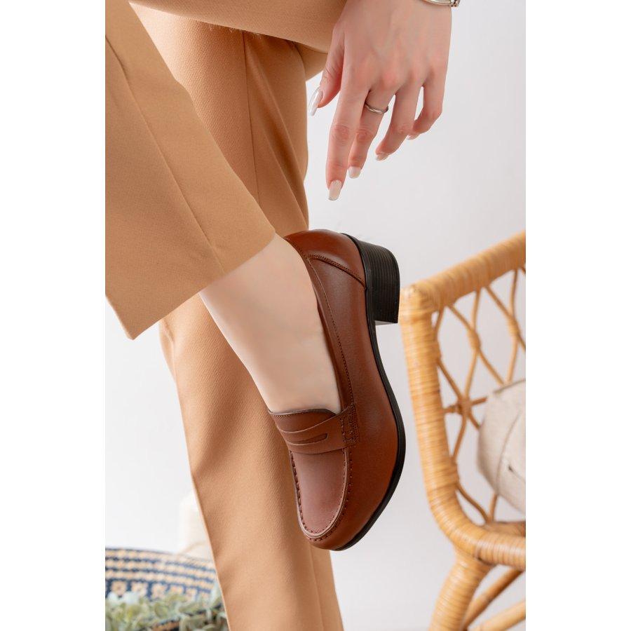 Женская удобная повседневная обувь из натуральной кожи на низком каблуке