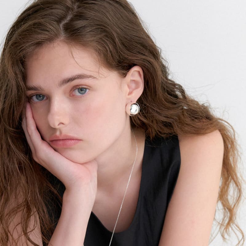 OVLA hollow ball one touch earring_M JE048